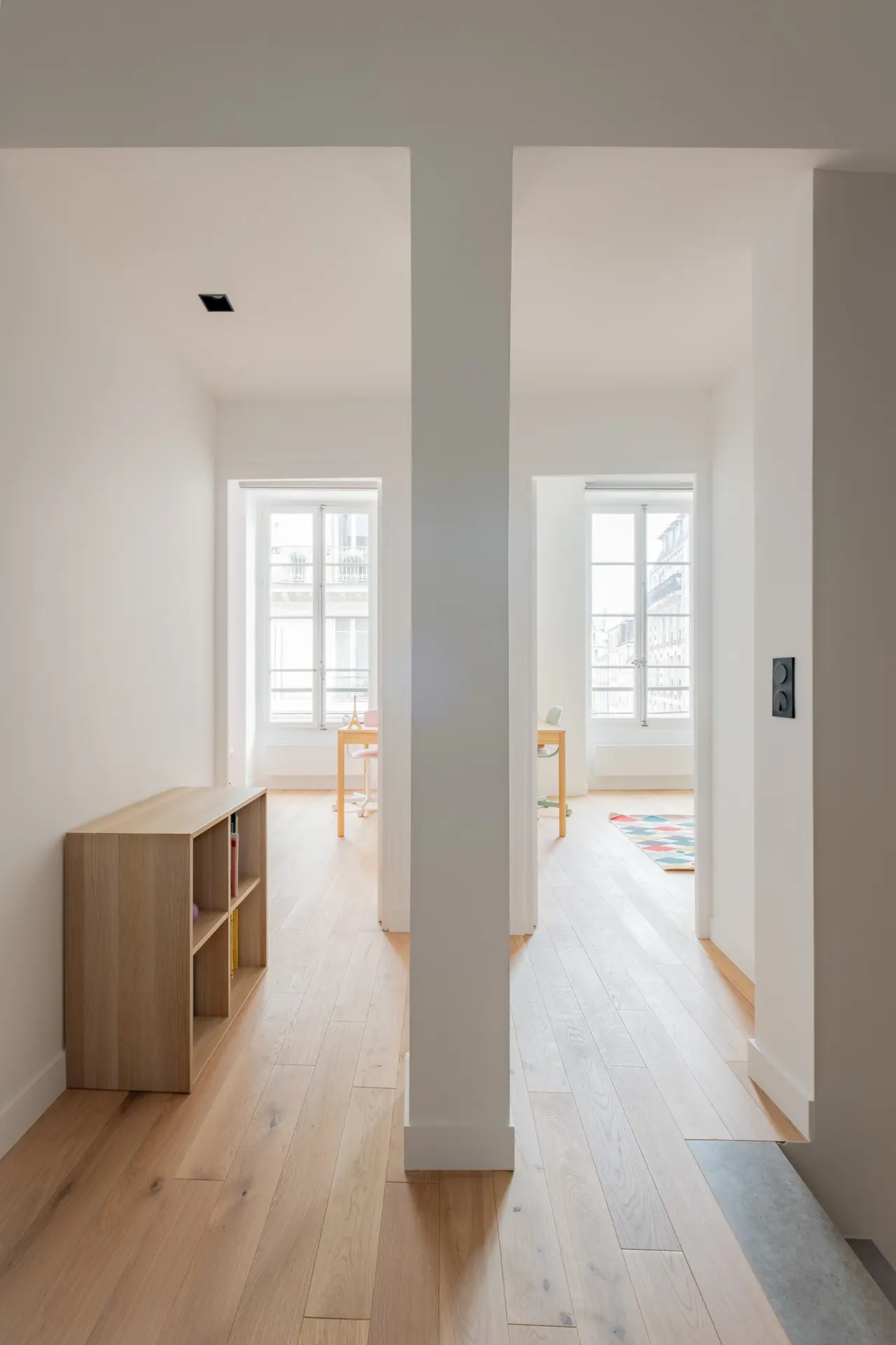 Le couloir de l'étage, parquet en chêne.